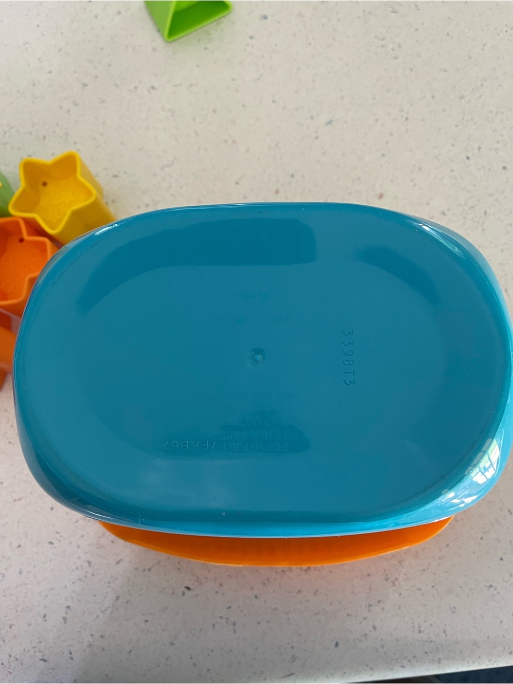 Fisher-Price Colorful Shape Sorting Bucket with handle and 10 different shapes! - Picture 5 of 5